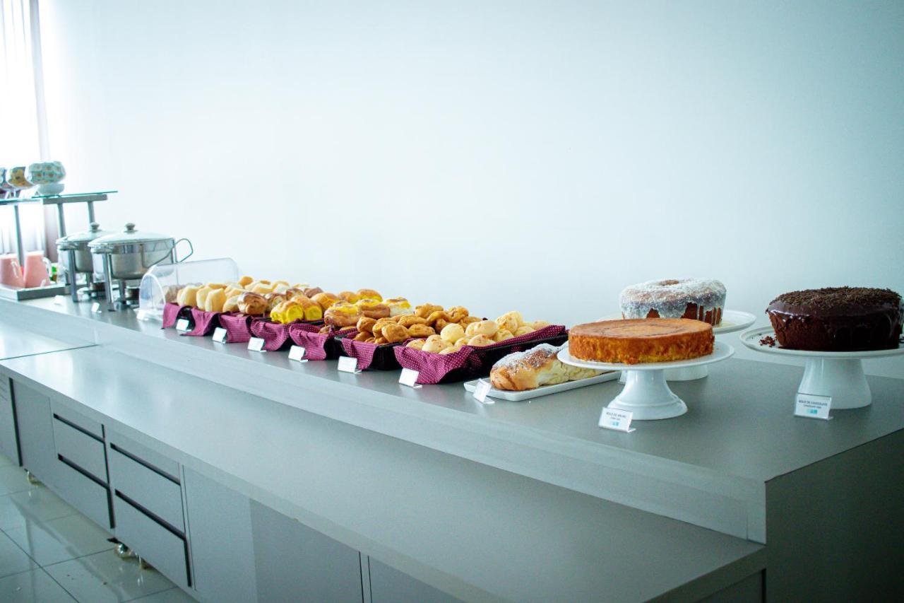 Hotel H2 Congonhas คองโกนญัส ภายนอก รูปภาพ A selection of cakes