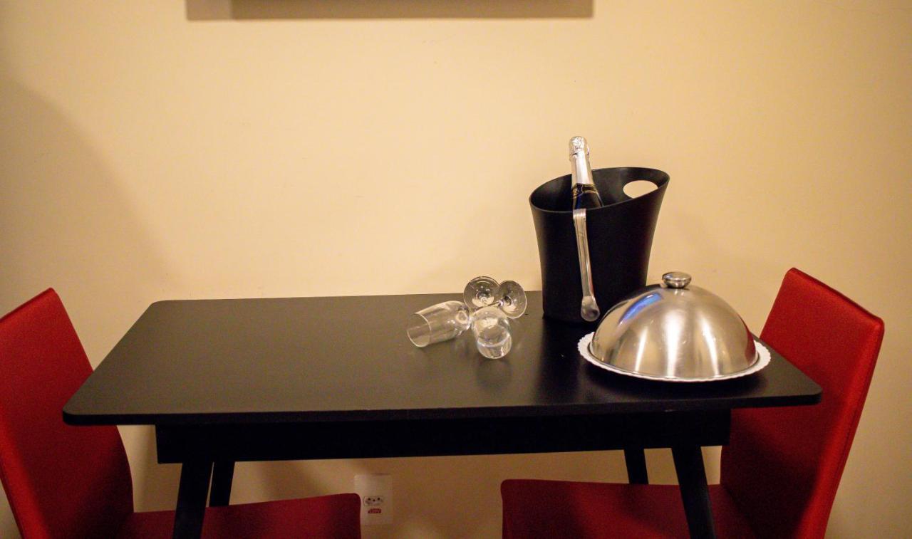 Hotel H2 Congonhas คองโกนญัส ภายนอก รูปภาพ A champagne bucket