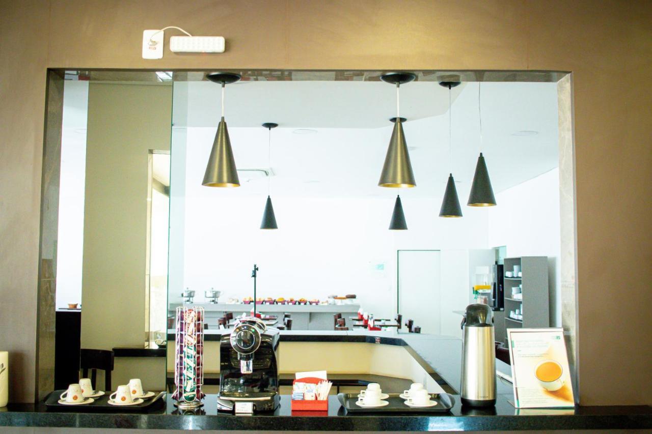 Hotel H2 Congonhas คองโกนญัส ภายนอก รูปภาพ A coffee bar in a hotel