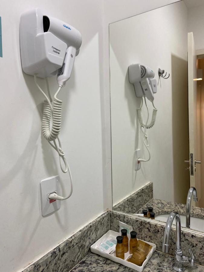 Hotel H2 Congonhas คองโกนญัส ภายนอก รูปภาพ A hair dryer in a hotel room