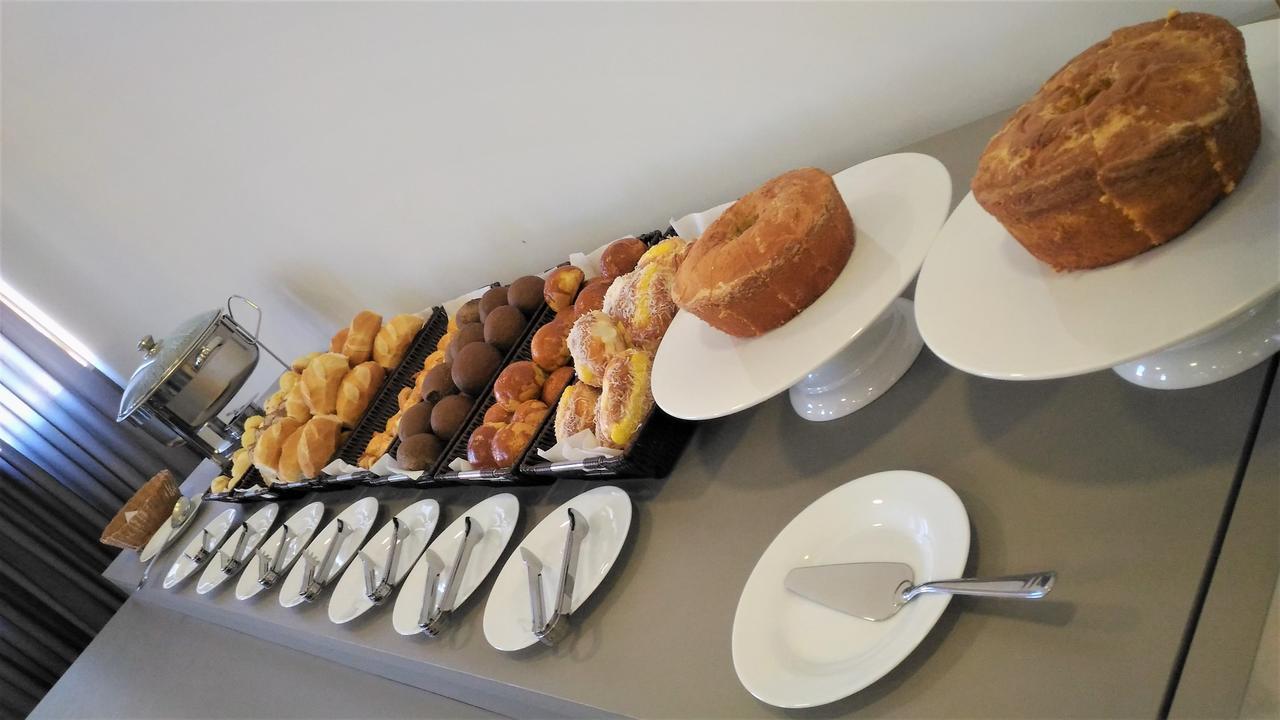 Hotel H2 Congonhas คองโกนญัส ภายนอก รูปภาพ A selection of bread and pastries