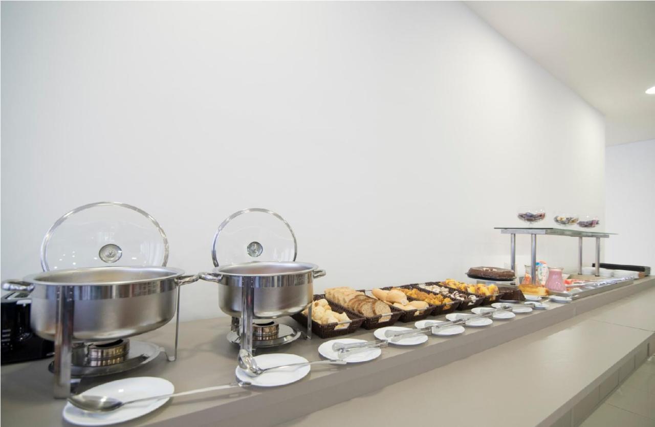 Hotel H2 Congonhas คองโกนญัส ภายนอก รูปภาพ A buffet